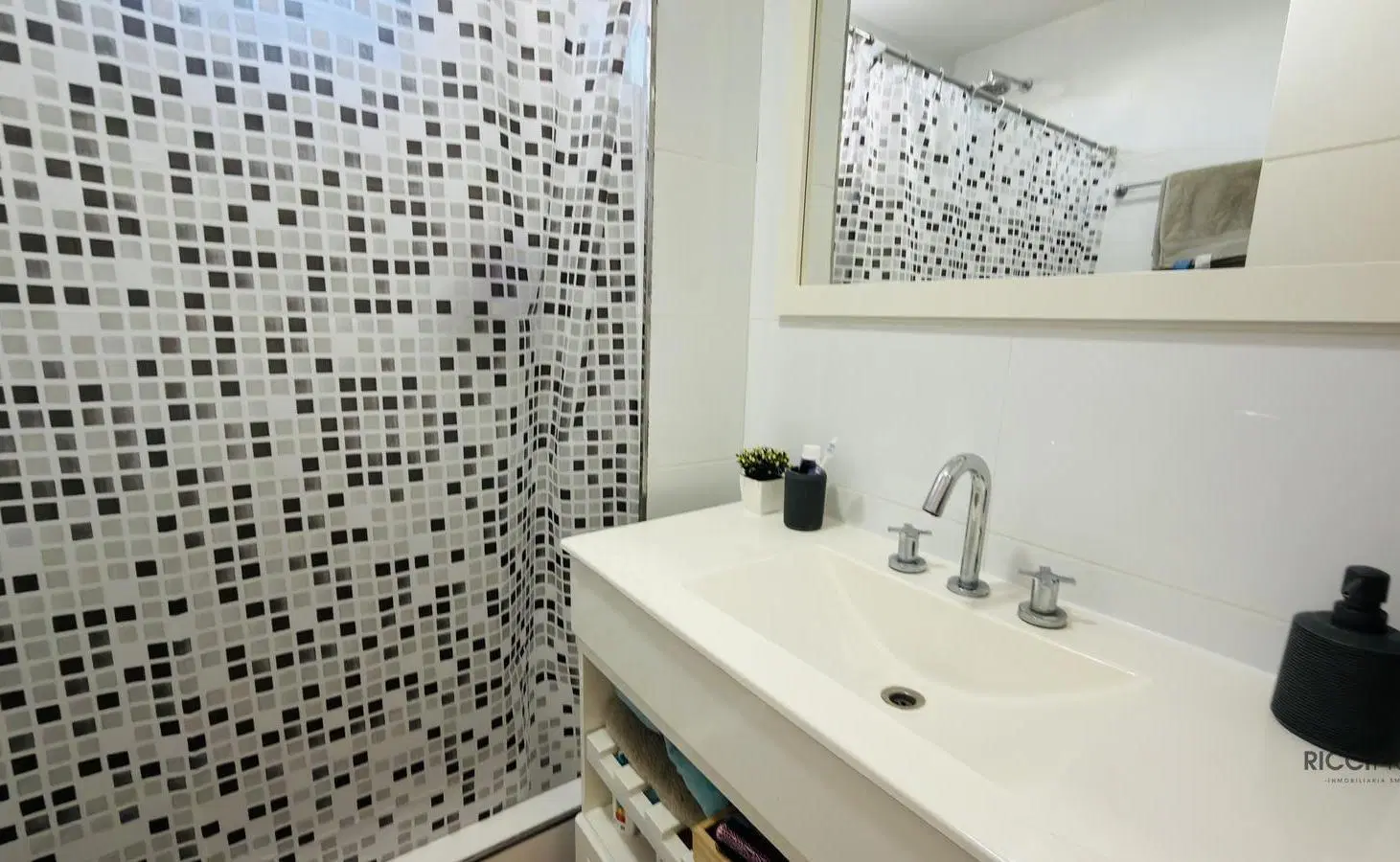Departamento en venta 3 ambientes con doble cochera en calle 146 al 600 berazategui centro 2