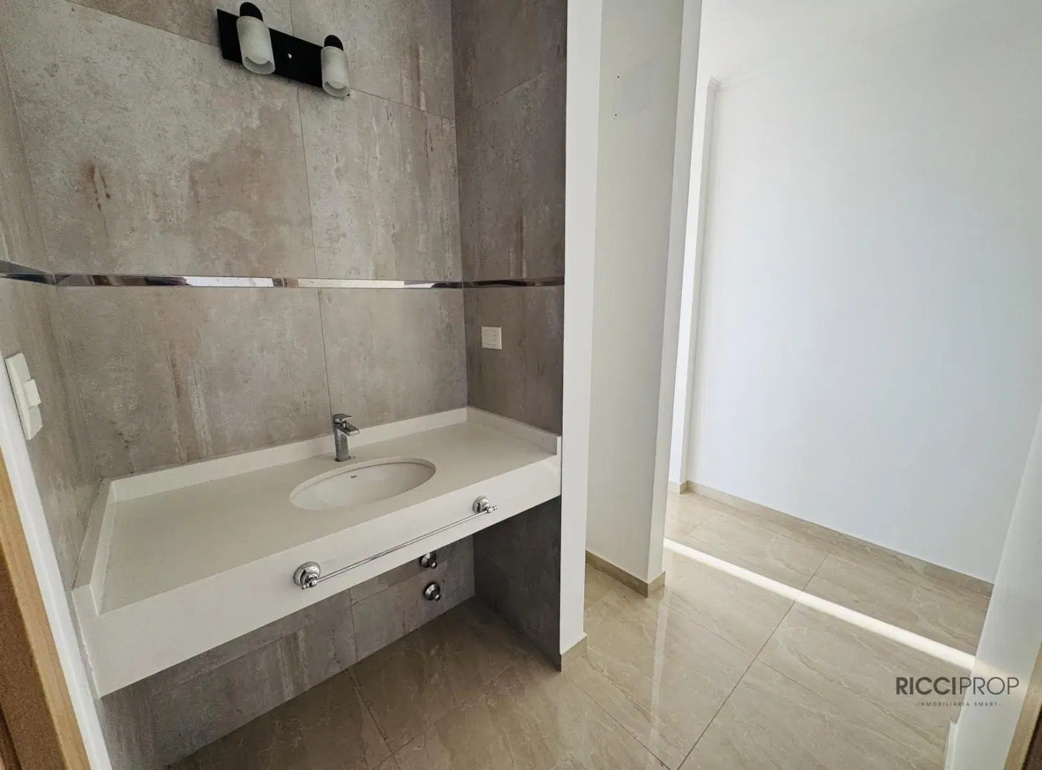 Departamento 2 ambientes con cochera y baulera berazategui 5