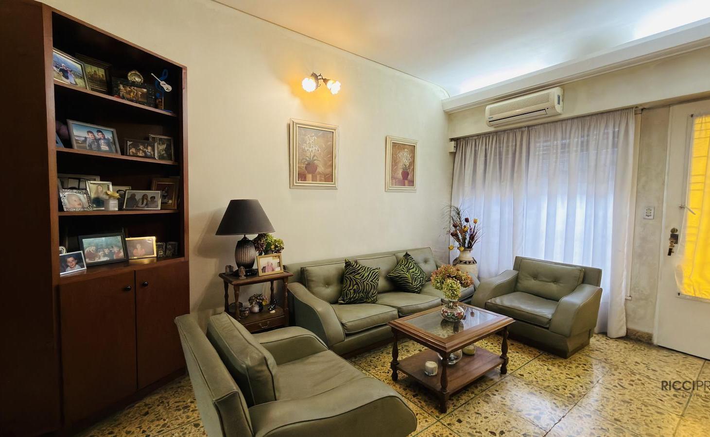 Foto de Casa venta 3 ambientes con dependencia en intendente Olivieri 2200, imagen 1