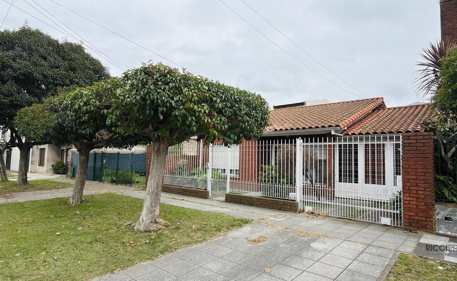 Casa venta 3 ambientes con dependencia en intendente Olivieri 2200 Quilmes Oeste