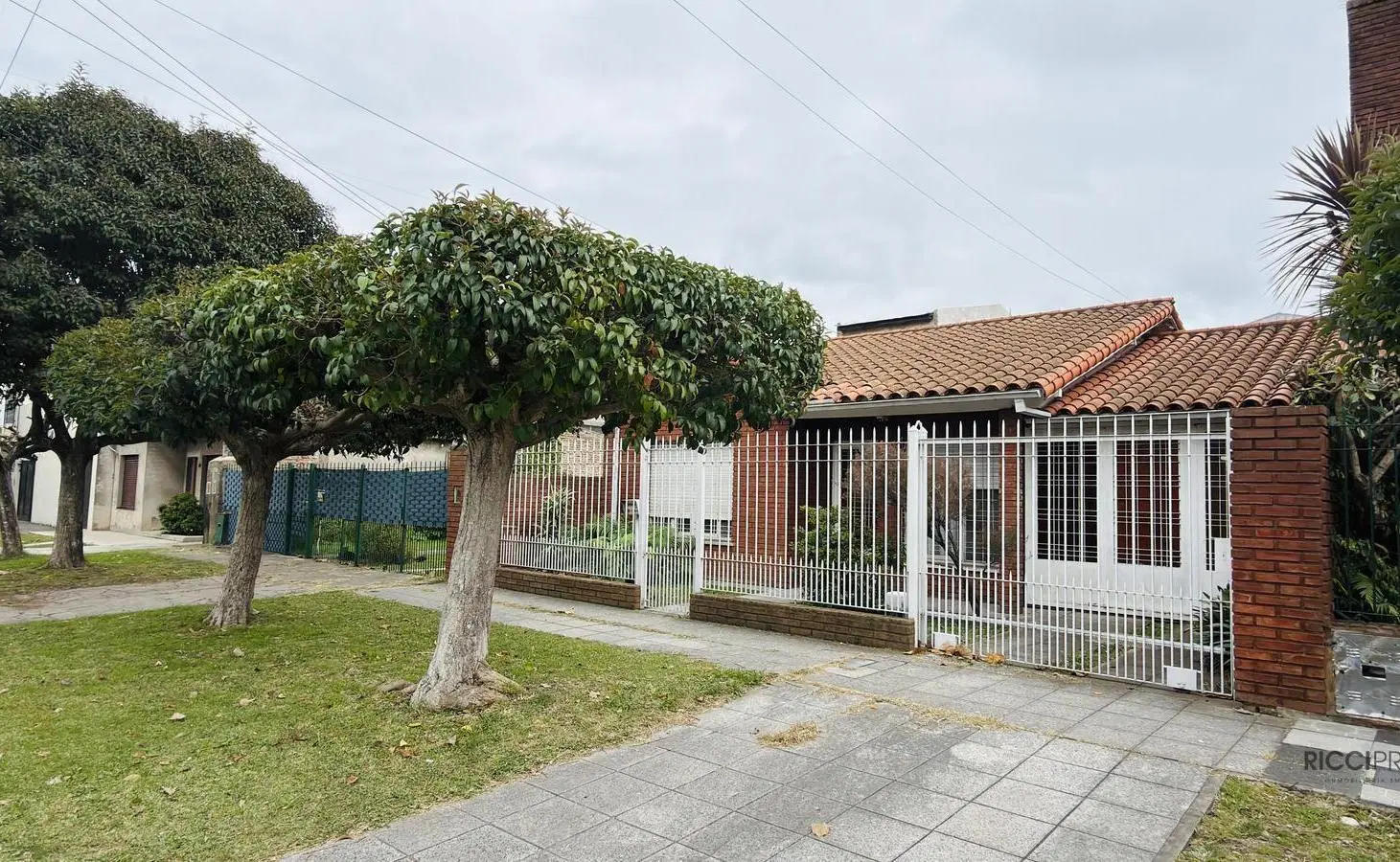 Casa venta 3 ambientes con dependencia en intendente Olivieri 2200 Quilmes Oeste 5
