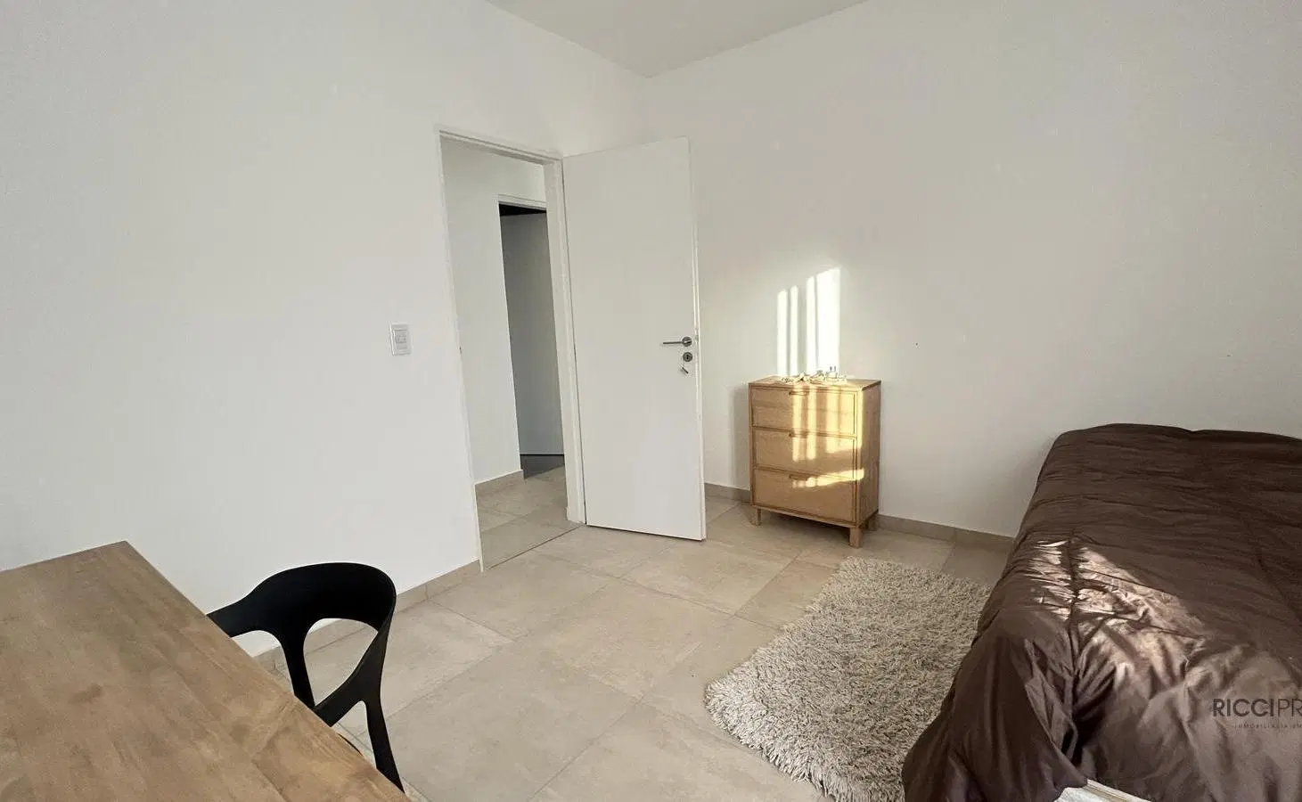 Departamento tipo duplex 3 ambientes en alquiler Berazategui 3