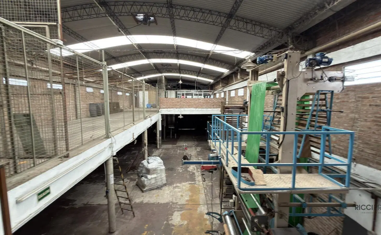 Galpón en venta Bernal Oeste 3