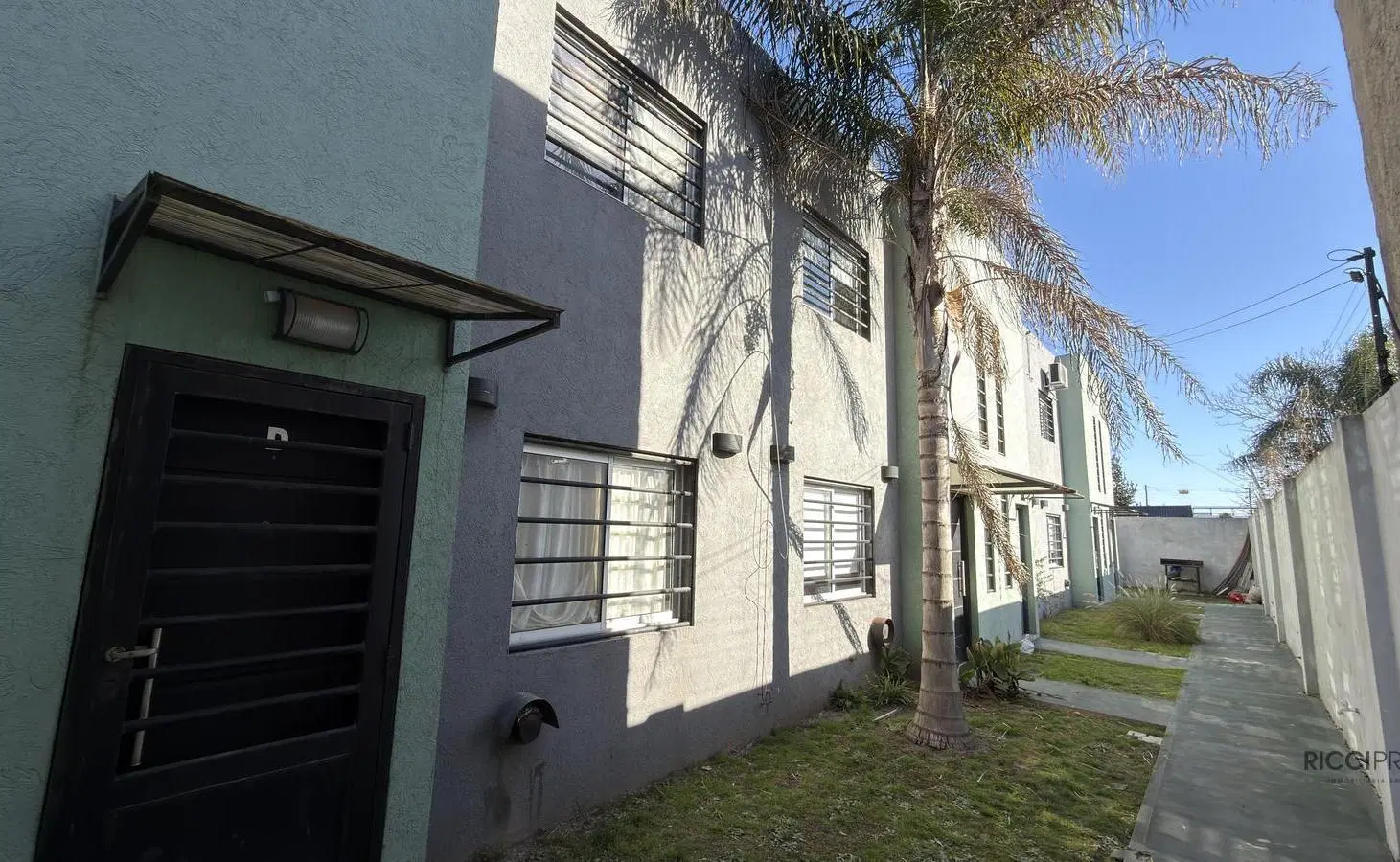 Dulpex 3 ambientes con parrilla y cochera en venta  en Berazategui 4