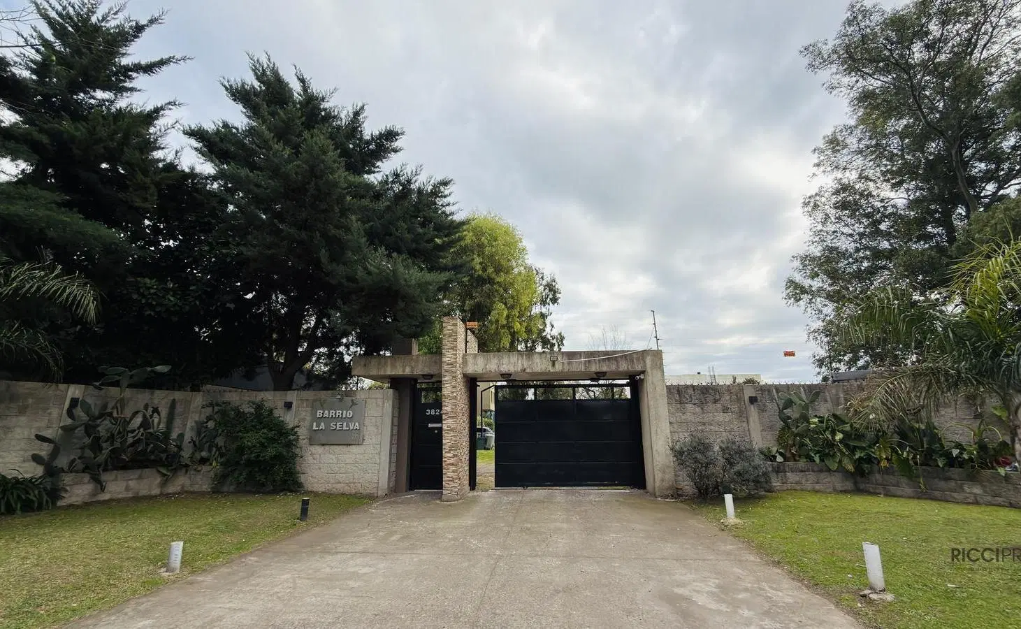 Casa en Venta 6 ambientes, con Quincho y piscina Barrio La Selva, calle 24 y 138 Berazategui 1