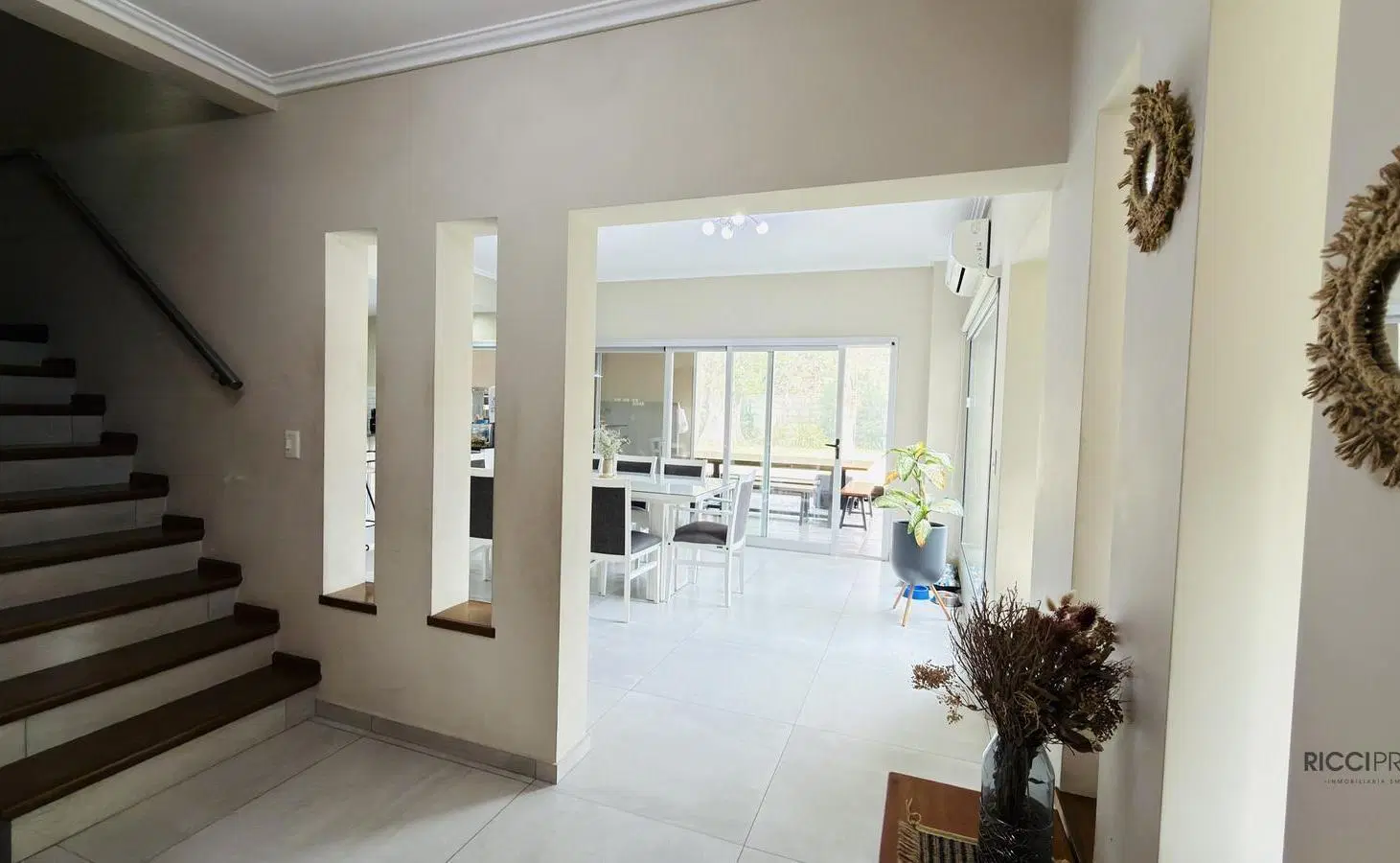 Casa en Venta 6 ambientes, con Quincho y piscina Barrio La Selva, calle 24 y 138 Berazategui 4