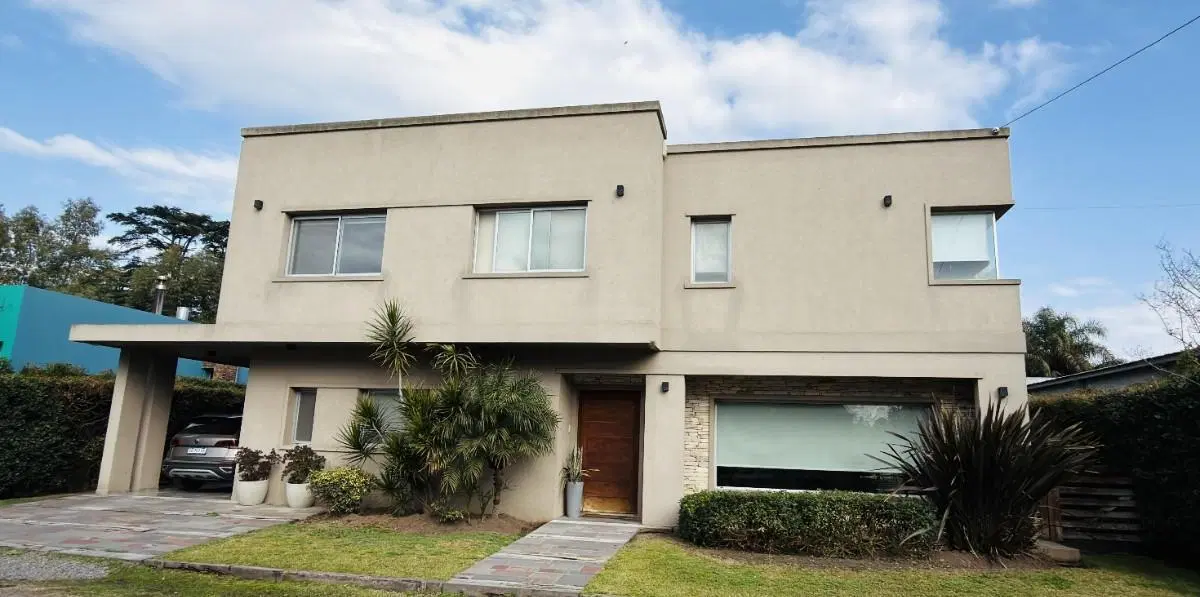 Casa en Venta 6 ambientes, con Quincho y piscina Barrio La Selva, calle 24 y 138 Berazategui 5