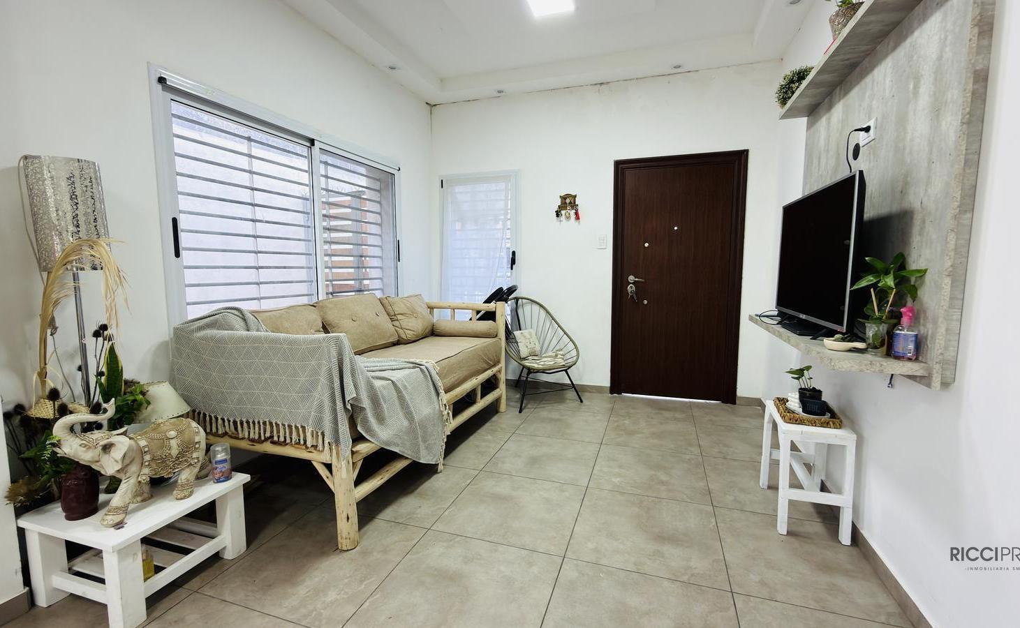 Foto de Casa en venta 3 ambientes en calle 153 1500 Berazategui Centro Apto, imagen 4