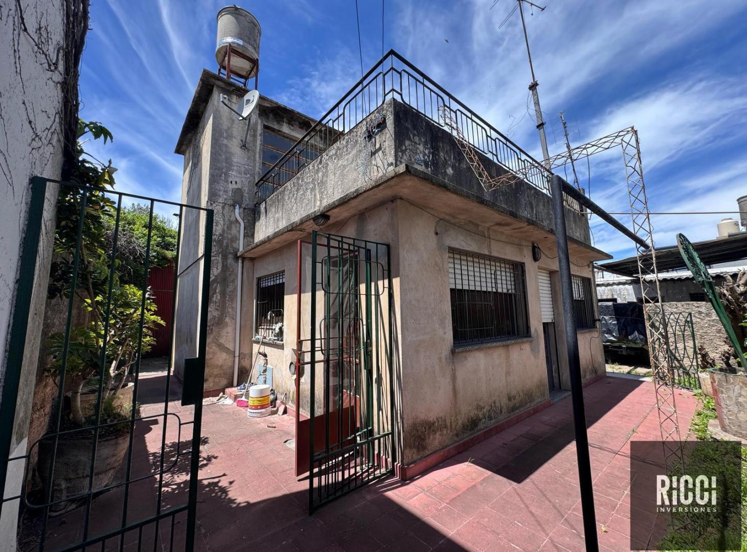 Foto de casa en venta 2 ambientes en Berazategui centro a remodelar con Galpon, imagen 2