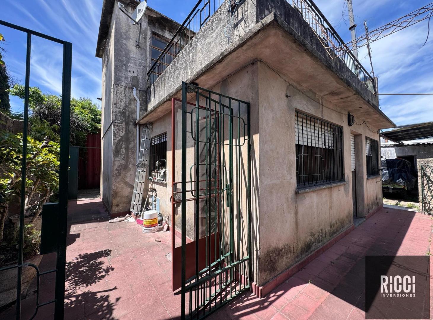 Foto de casa en venta 2 ambientes en Berazategui centro a remodelar con Galpon, imagen 1
