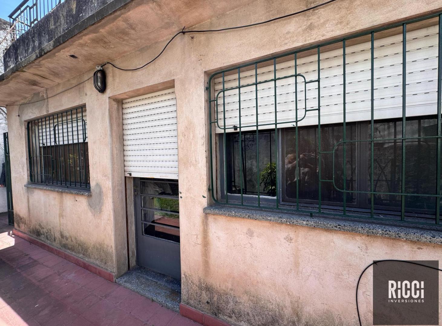 Foto de casa en venta 2 ambientes en Berazategui centro a remodelar con Galpon, imagen 3
