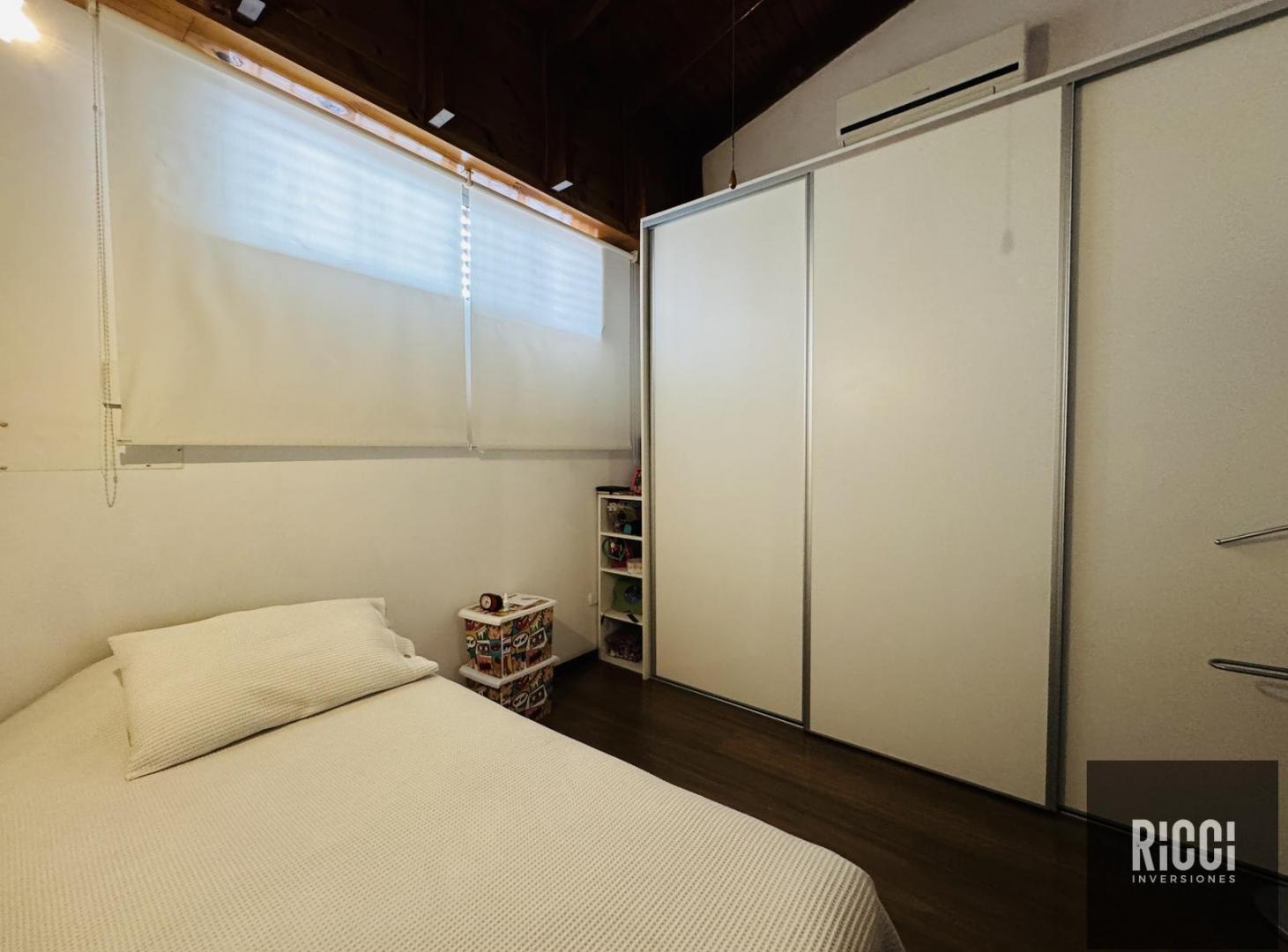 Foto de Casa 4 ambientes en Venta en Barrio Ducilo Berazategui, imagen 1
