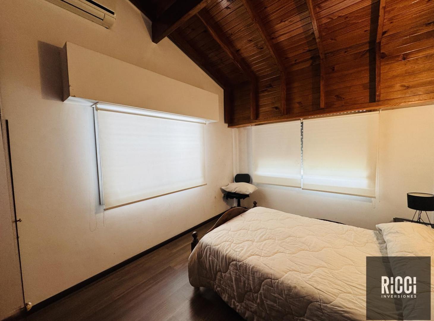 Foto de Casa 4 ambientes en Venta en Barrio Ducilo Berazategui, imagen 2