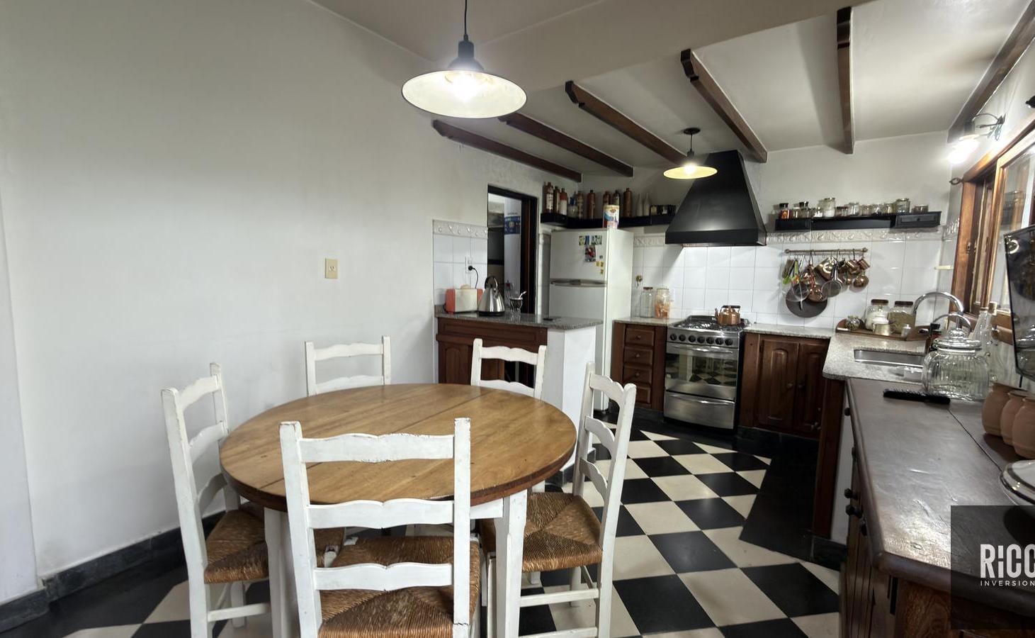 Foto de Casa en venta Quilmes 4 ambientes con Pileta, imagen 1