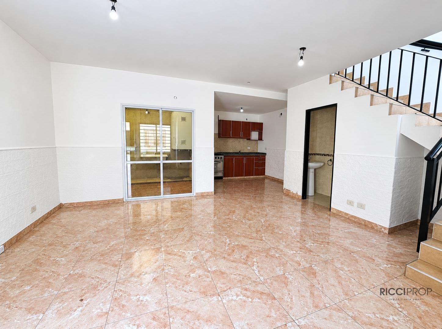 Foto de Departamento tipo duplex en alquiler Berazategui, imagen 2