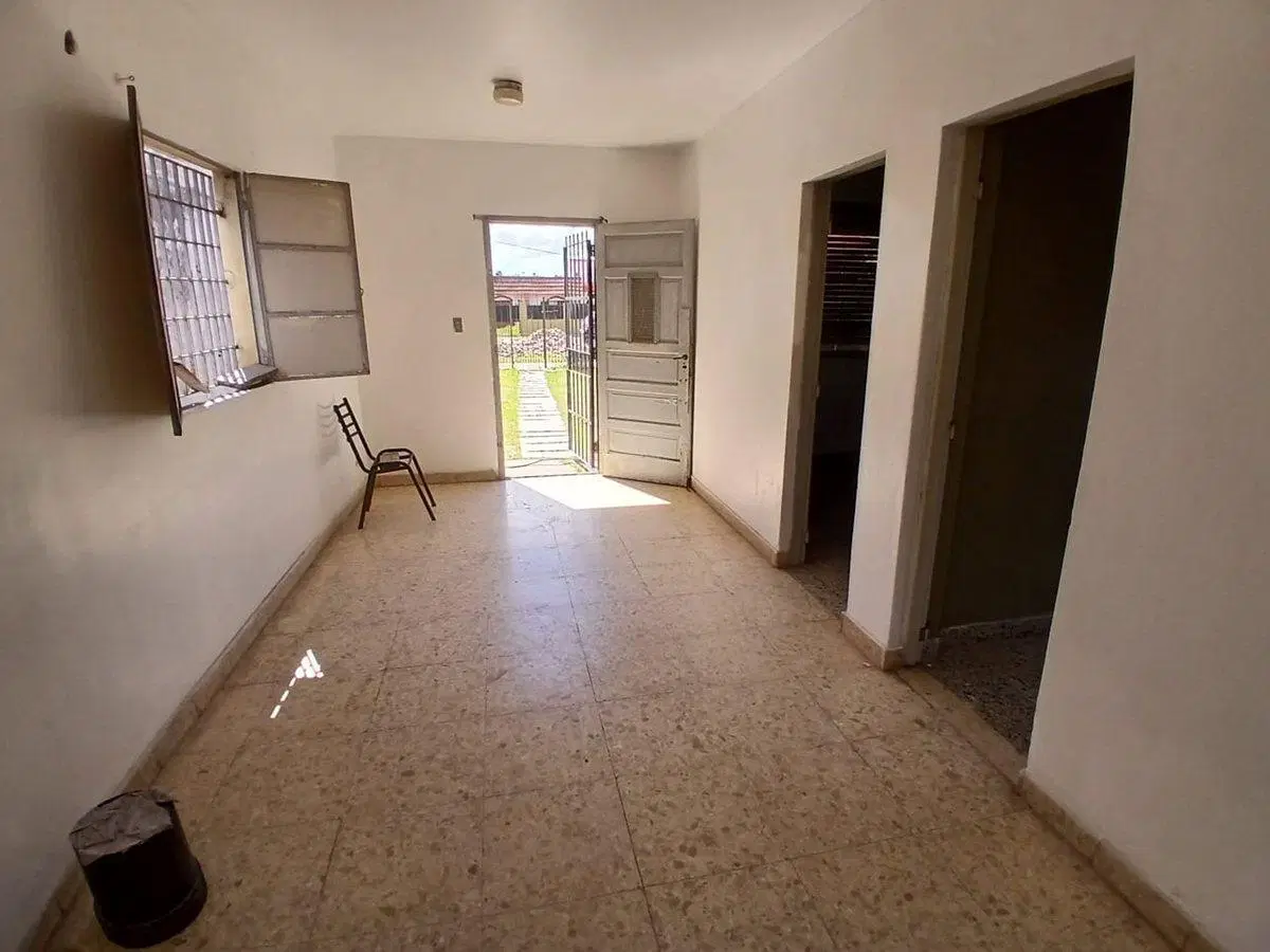 VENTA DE CASA Y QUINCHO A TERMINAR  EN MERLO BS AS 2