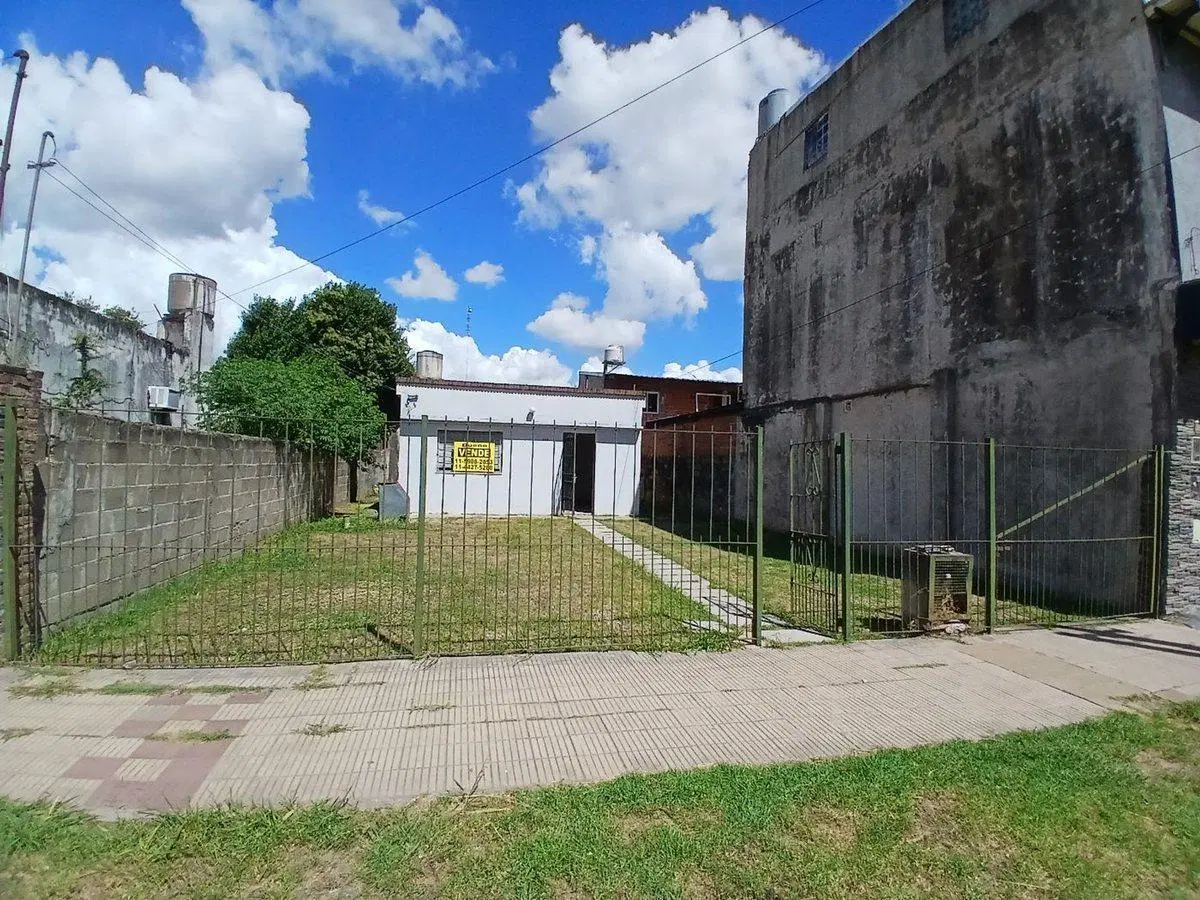 VENTA DE CASA Y QUINCHO A TERMINAR  EN MERLO BS AS 3