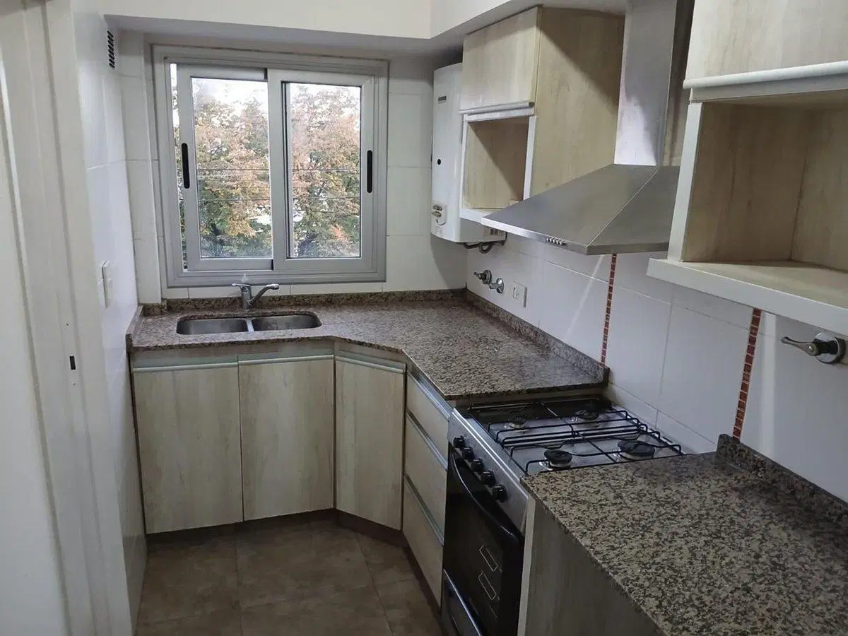ALQUILER 2 AMBIENTES EN CASTELAR 3