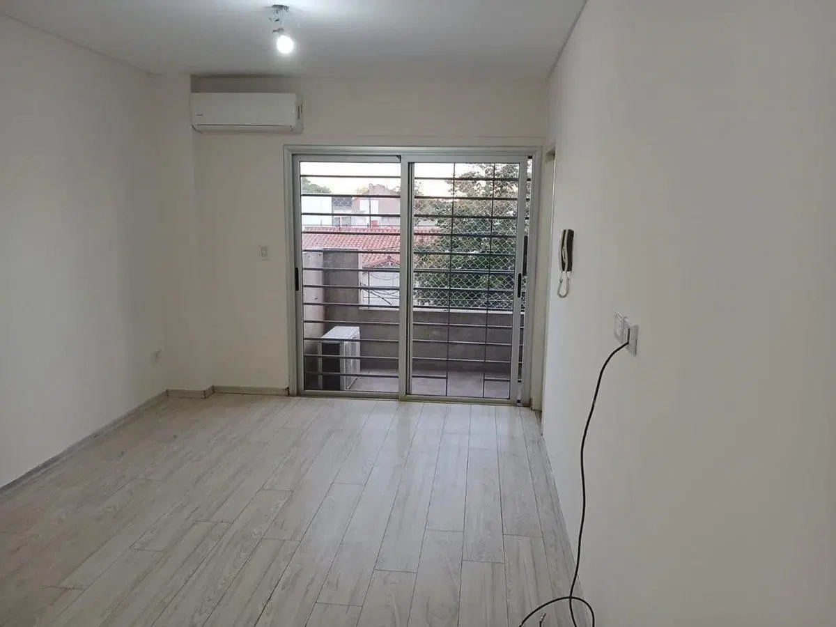 ALQUILER 2 AMBIENTES EN CASTELAR 2