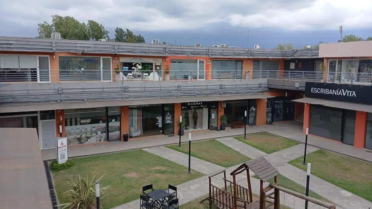 VENTA-LOCAL COMERCIAL EN SOLARES OPEN SHOP-MORENO 5