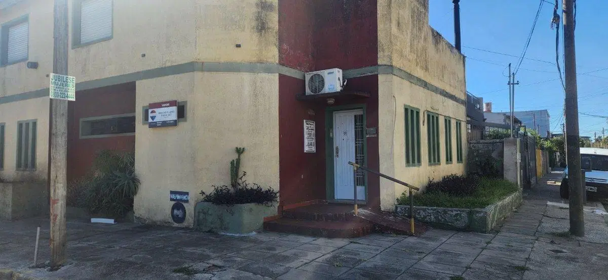 CASA DE 4 AMB, VENTA POSIBLE CONSULTORIO EN PADUA 5