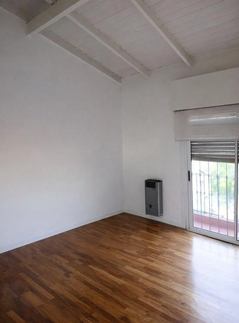 Venta Casa tipo dúplex en SA de Padua 5 Amb 8