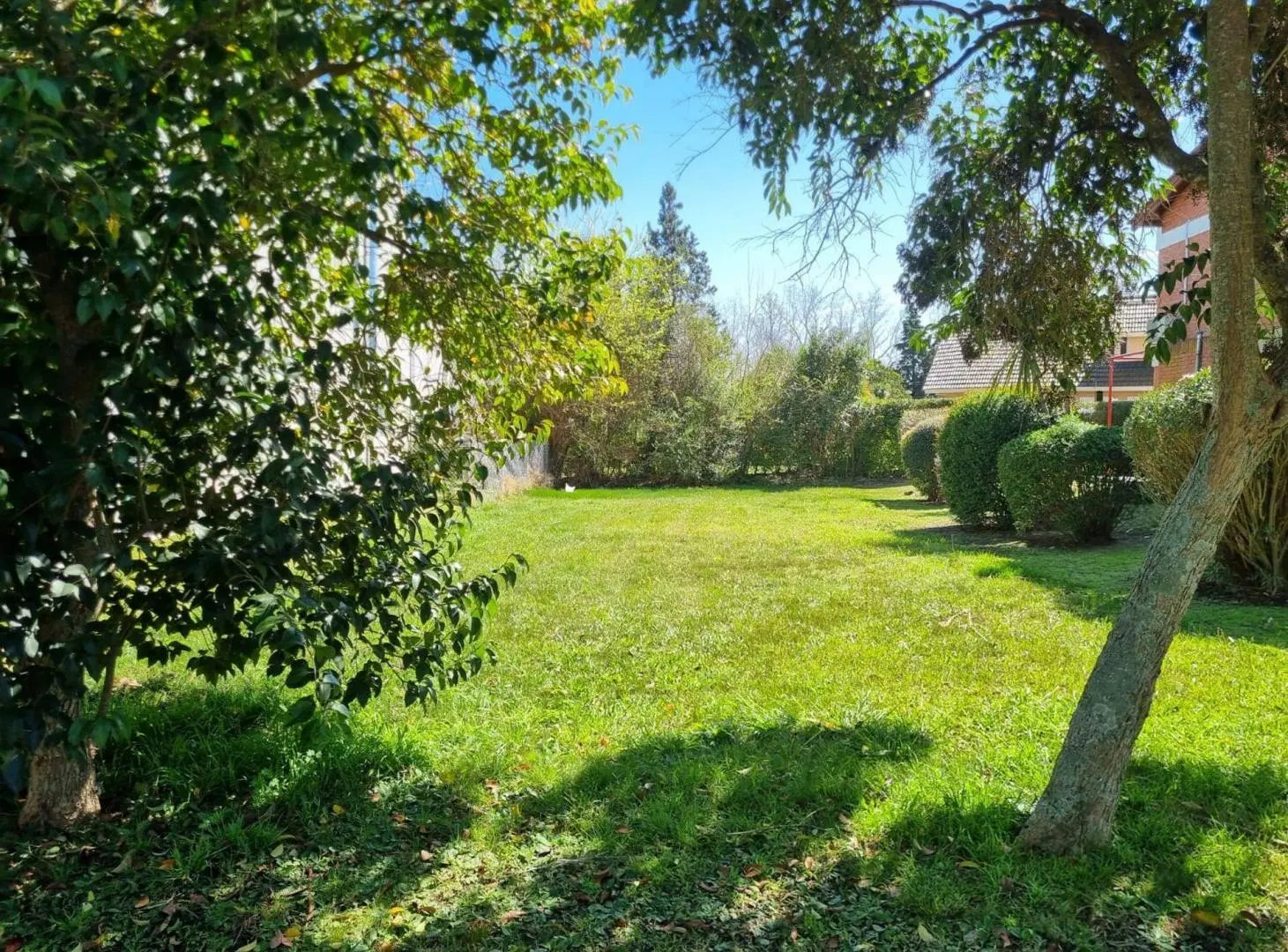 Hermoso Lote en Venta en Country Club Las Brisas 4