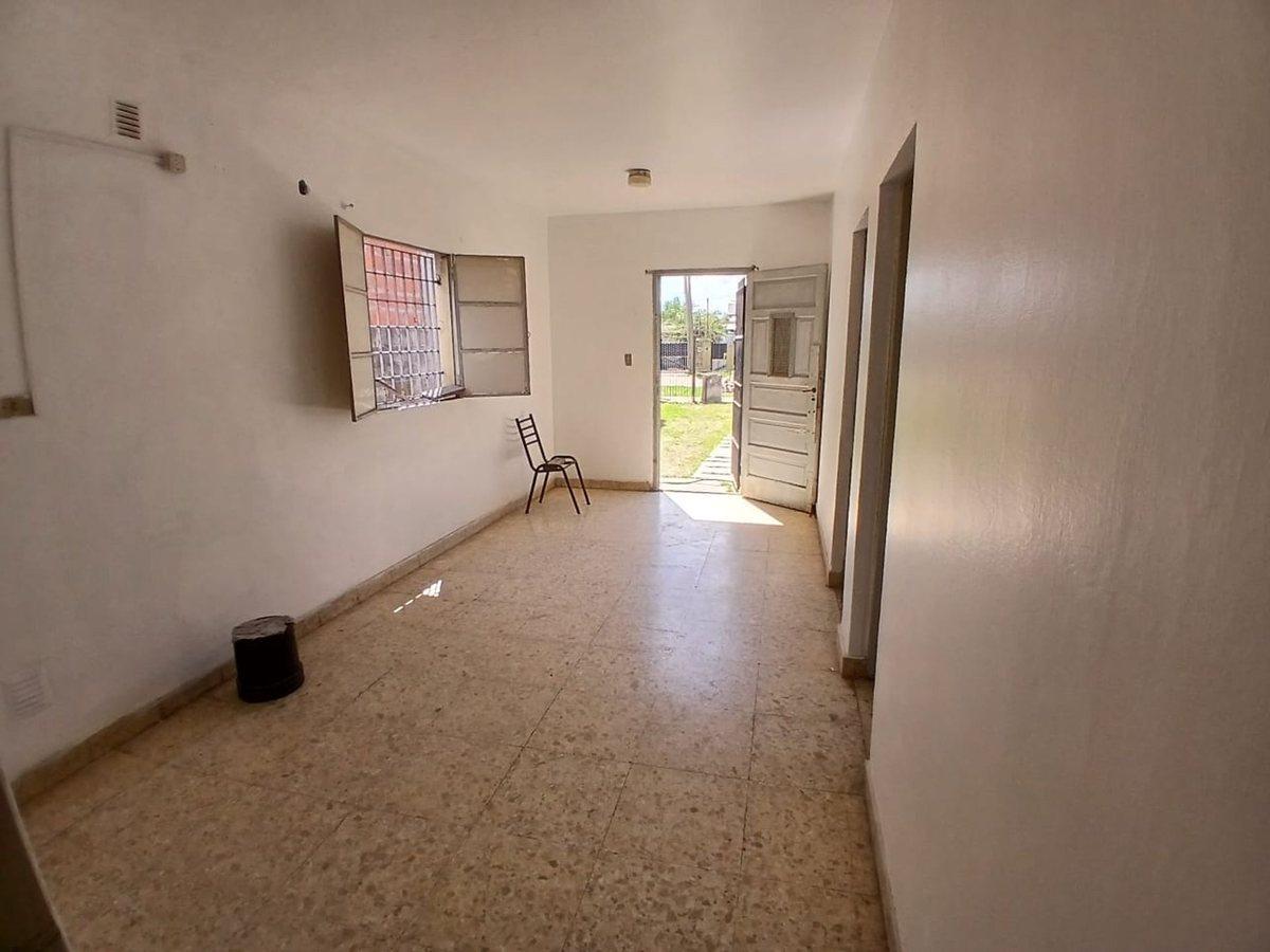 Foto de VENTA DE CASA Y QUINCHO A TERMINAR EN MERLO BS AS, imagen 1