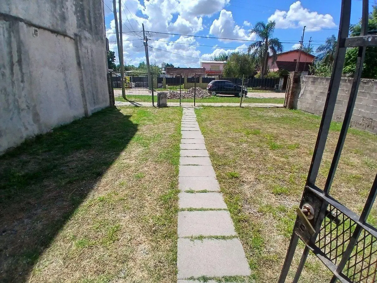 VENTA DE CASA Y QUINCHO A TERMINAR  EN MERLO BS AS 4