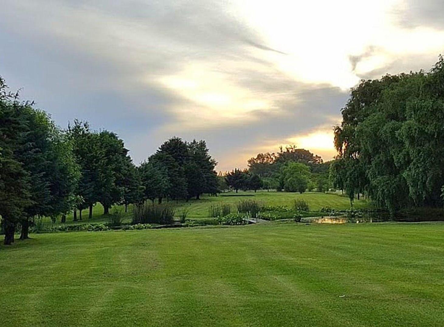Foto de Hermoso Lote en Venta en Country Club Las Brisas, imagen 3