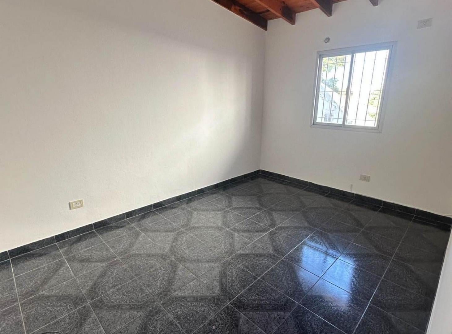 Foto de 6 Dptos - Venta en El Talar, imagen 2