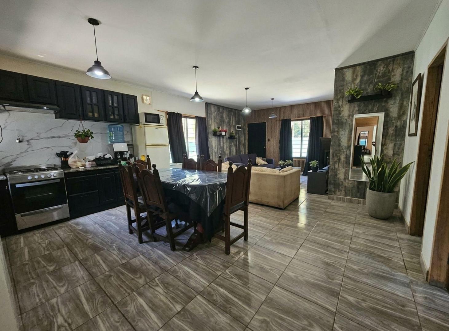 Foto de Venta Casa 4 Ambientes, barrio Semicerrado, Garín., imagen 1