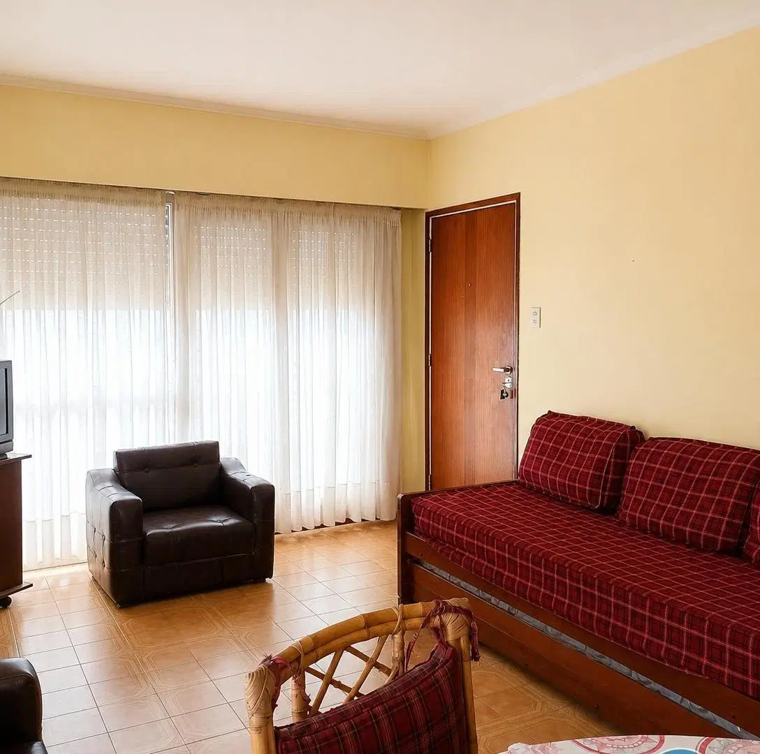 Departamento de 2 ambientes con cochera y vista al mar en La Perla 3