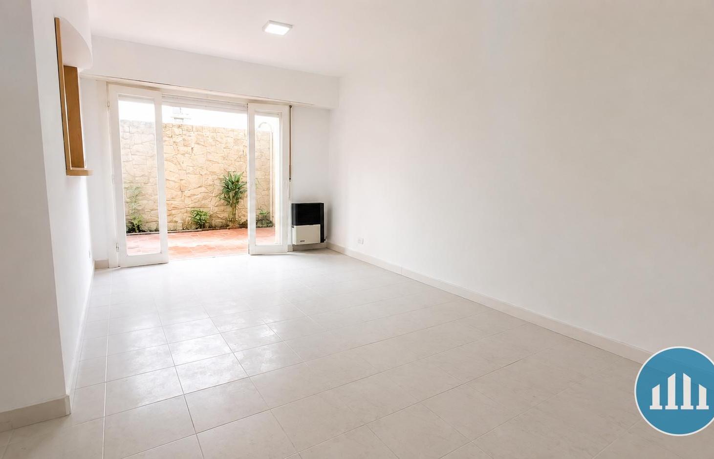 Foto de Departamento 3 ambientes con patio interno propio y baulera, imagen 1