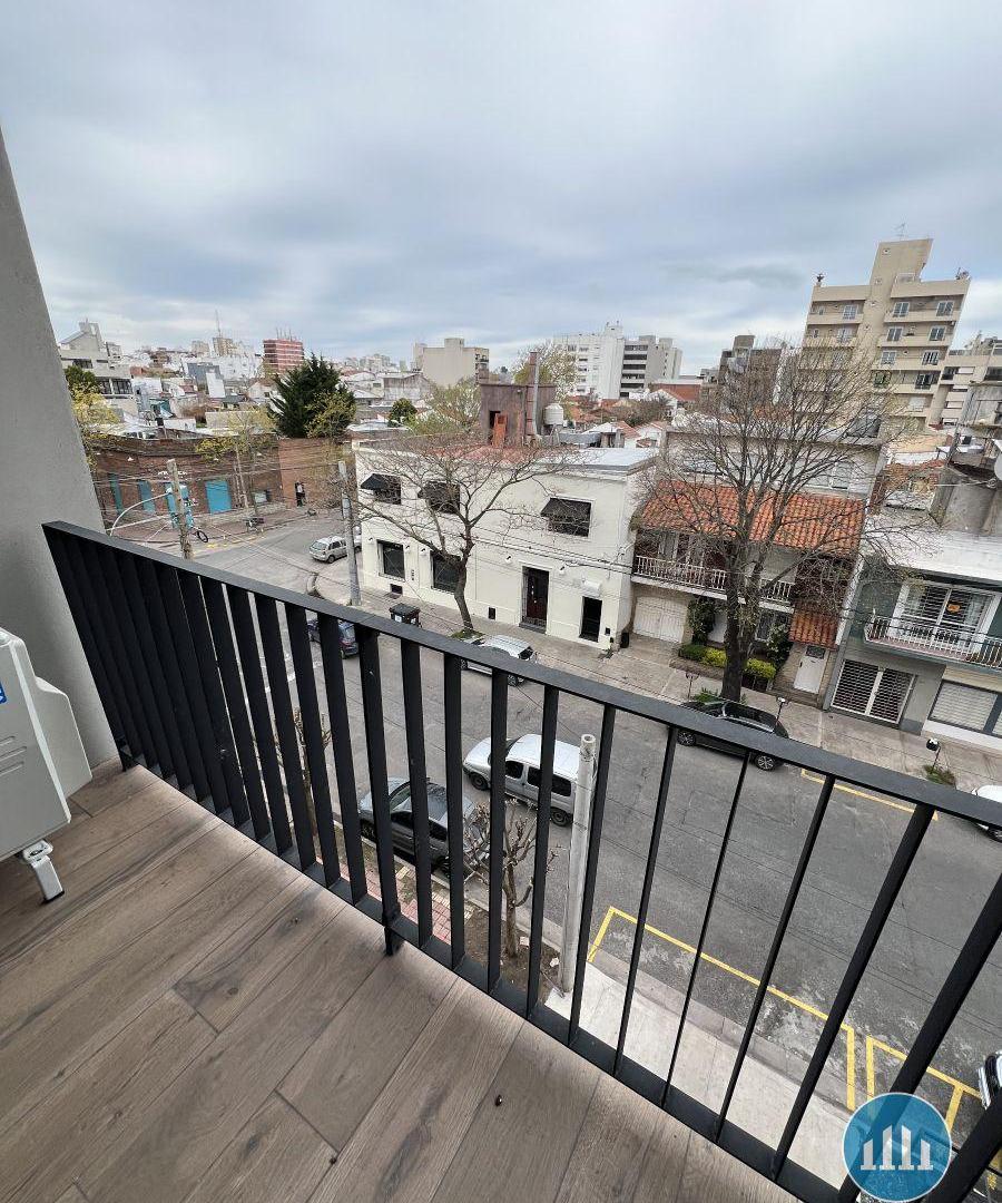Foto de Departamento de 2 ambientes al frente con cochera y baulera - Chauvin, imagen 2