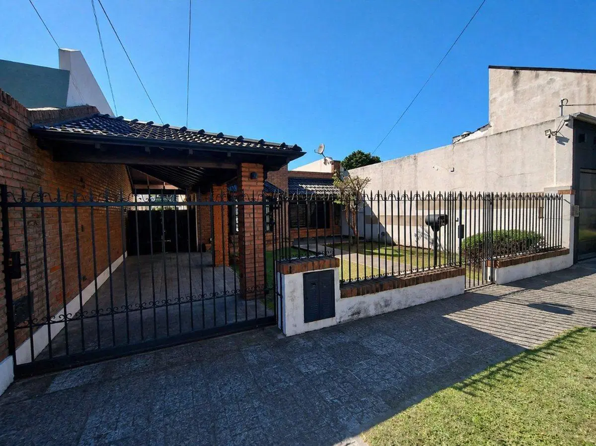 CASA 4 AMBIENTES VENTA VILLA LUZURIAGA PATIO 4