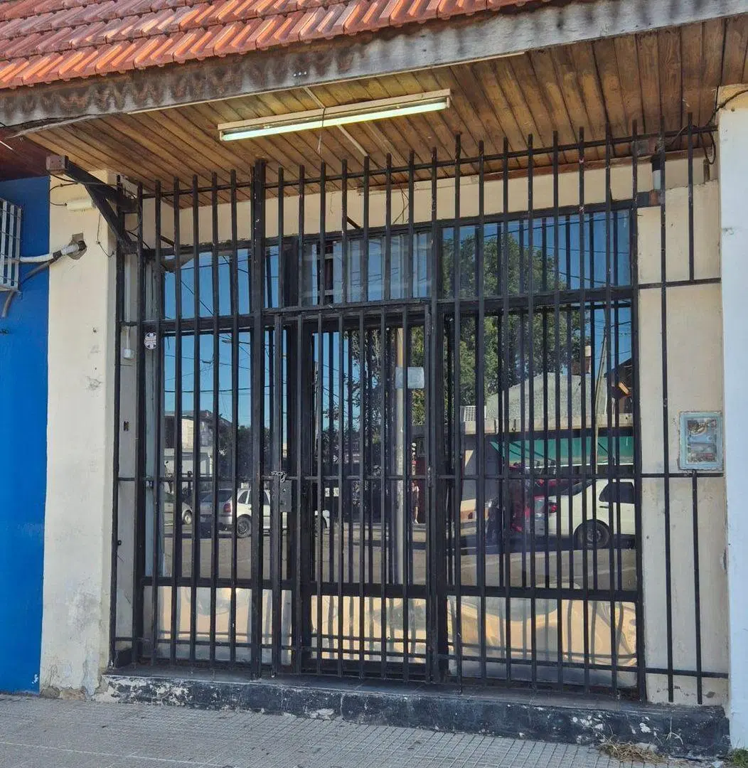 VENTA LOCAL COMERCIAL en Loma Hermosa. San Martin 4