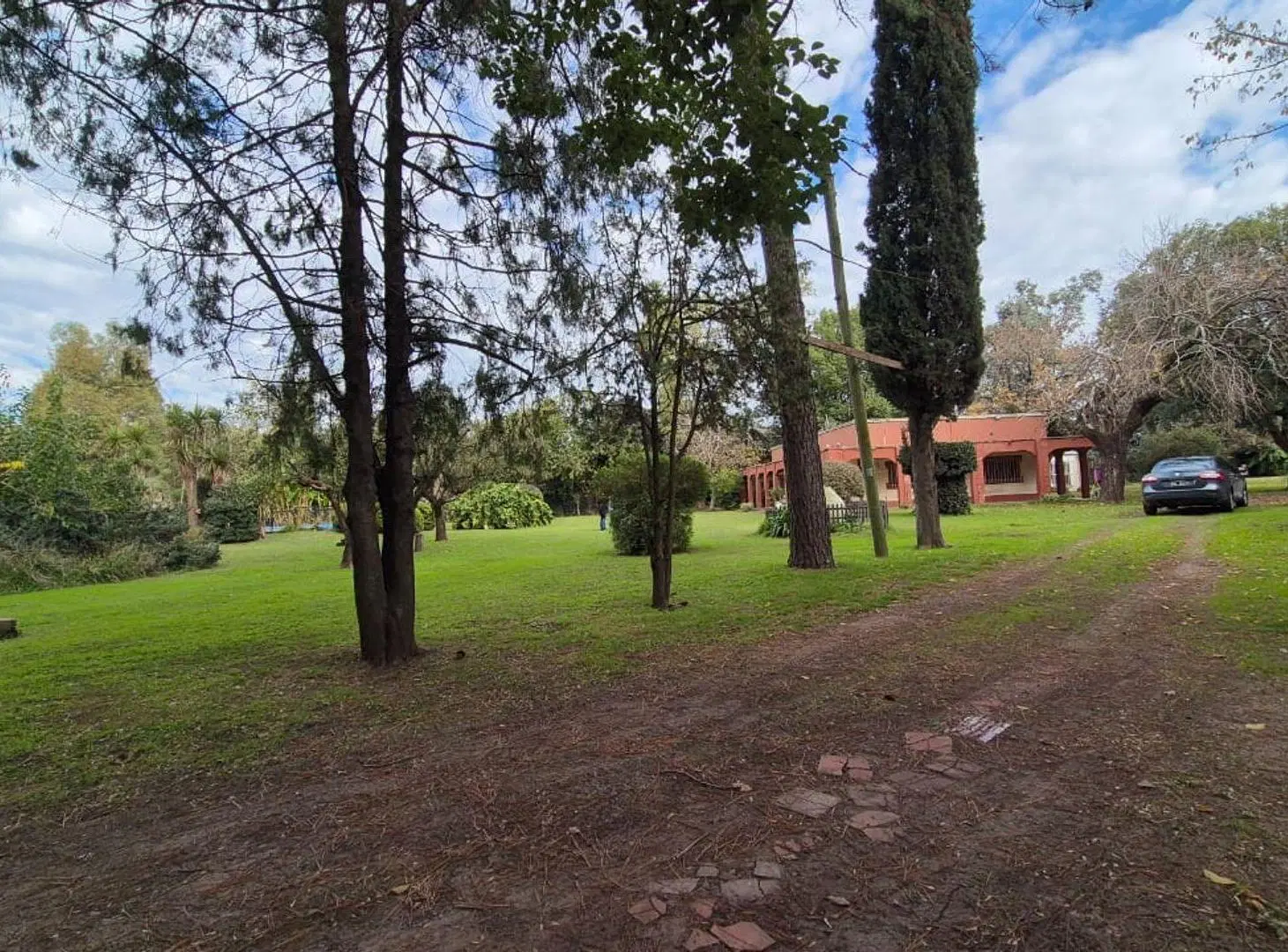 CASA QUINTA 7 AMB EN VENTA LA REJA PILETA PARQUE 2
