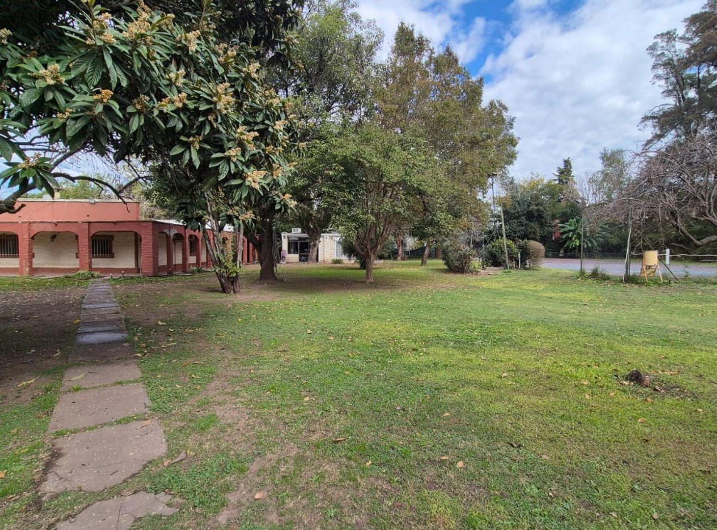 CASA QUINTA 7 AMB EN VENTA LA REJA PILETA PARQUE