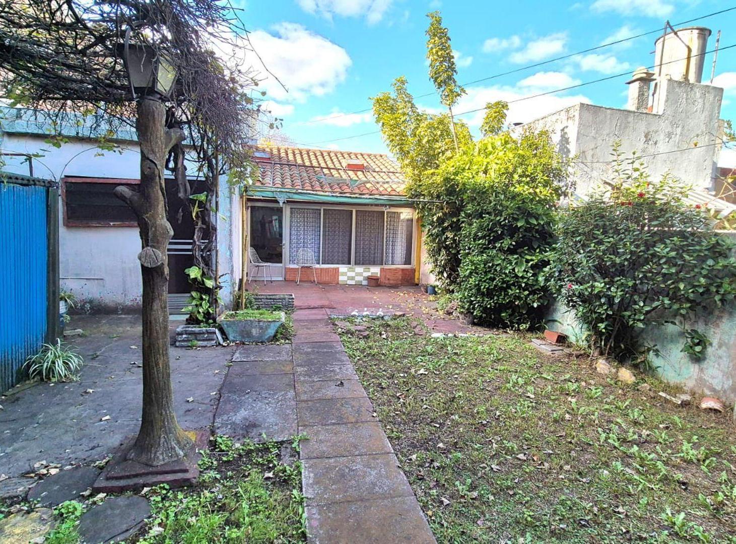 Foto de CASA 4 AMBIENTES EN VENTA EN BALLESTER CON PARQUE, imagen 1