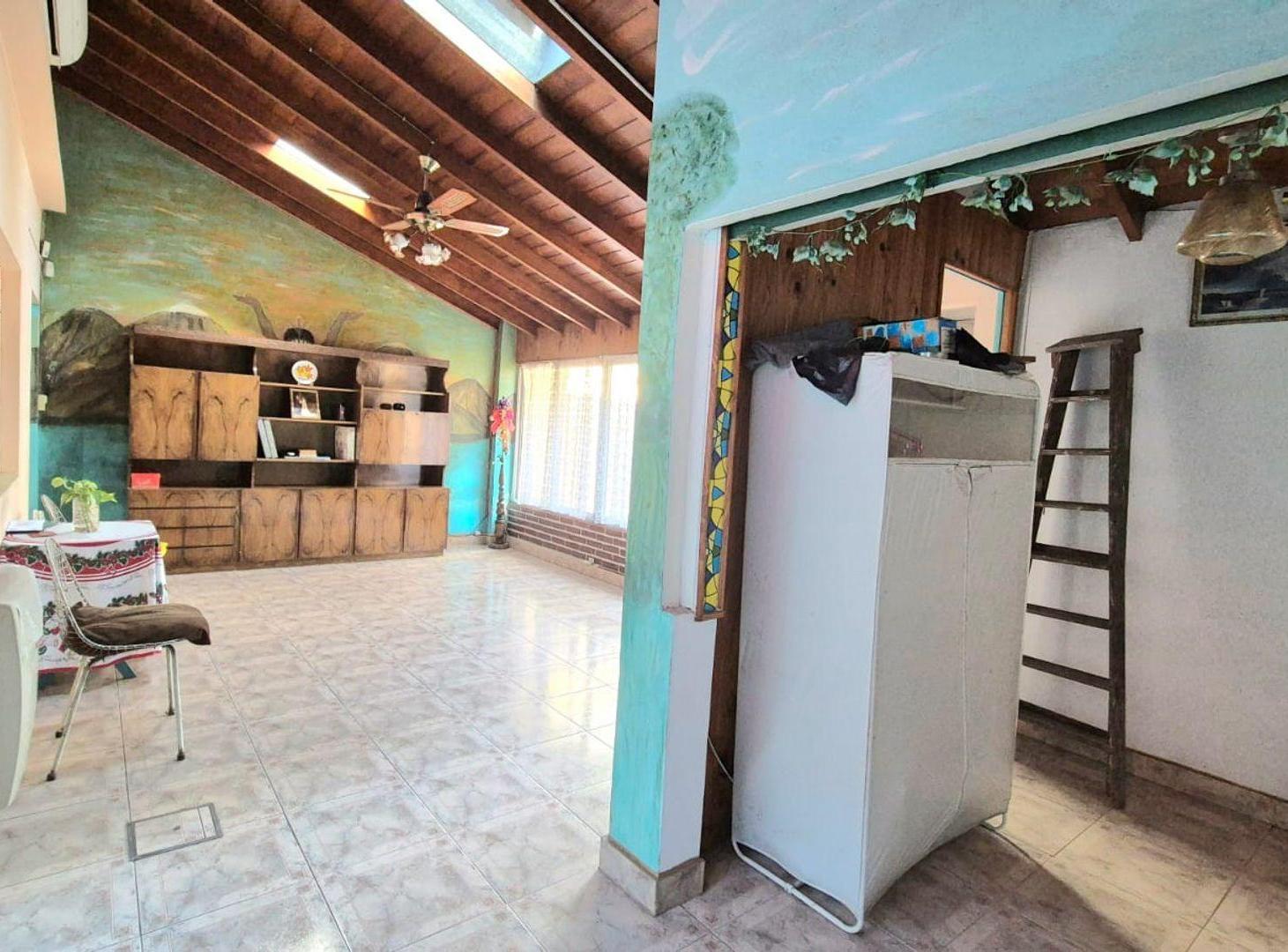 Foto de CASA 4 AMBIENTES EN VENTA EN BALLESTER CON PARQUE, imagen 2