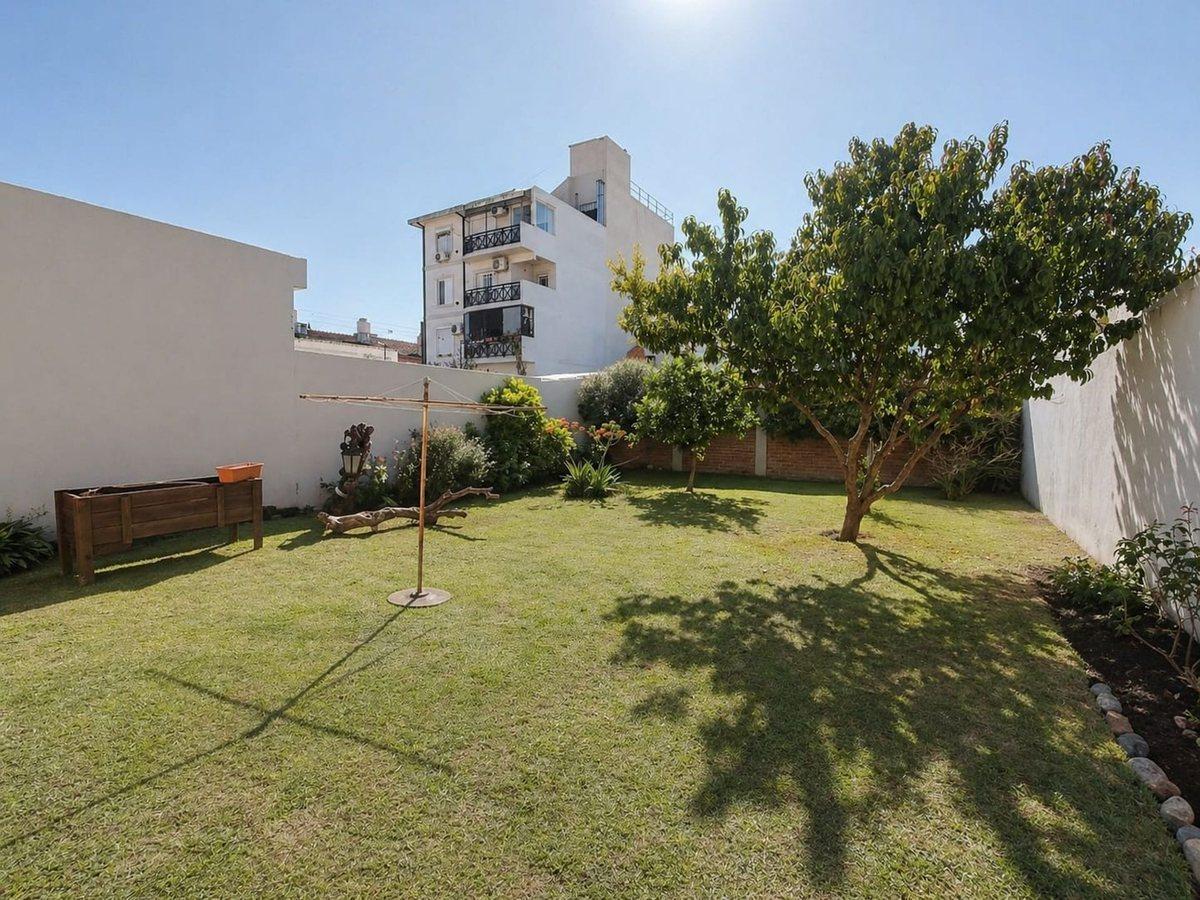 Foto de CASA 4 AMBIENTES VENTA VILLA LUZURIAGA PATIO, imagen 5