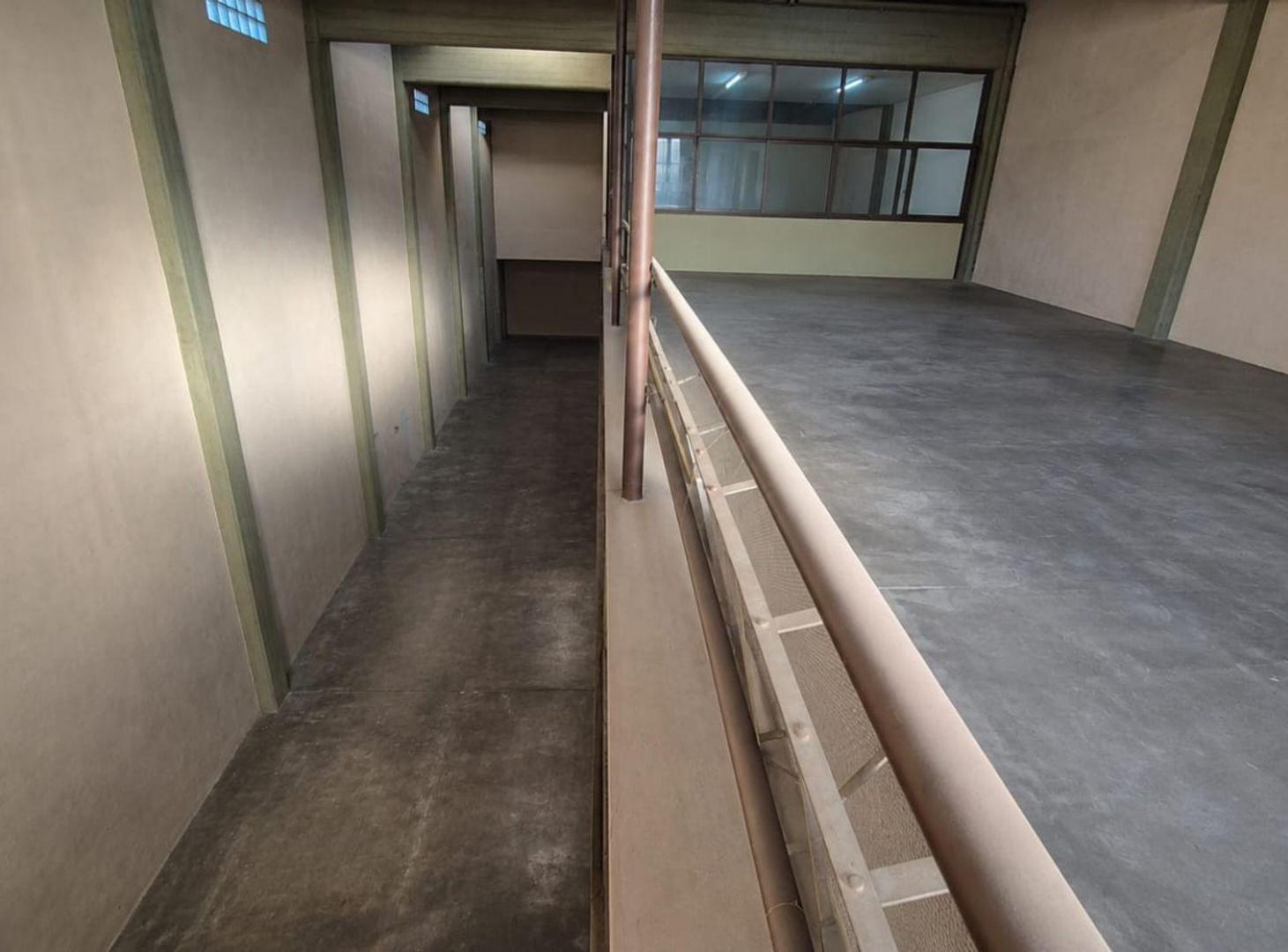 Foto de GALPON FABRICA EN VENTA V URQUIZA 400 m2, imagen 1