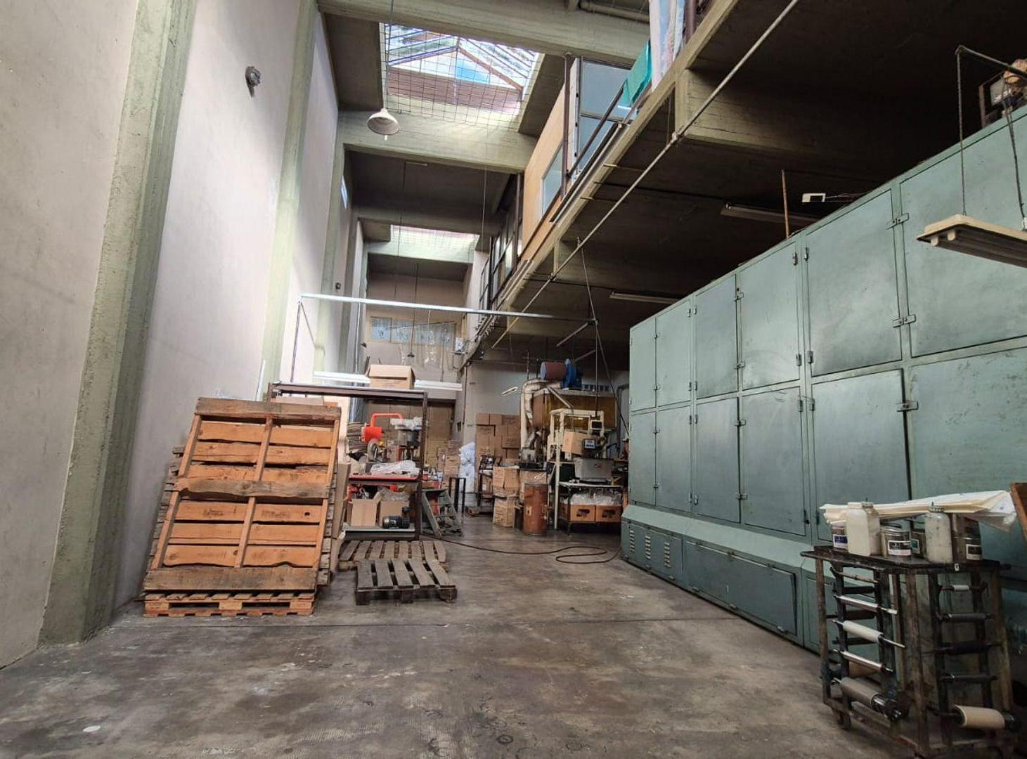 Foto de GALPON FABRICA EN VENTA V URQUIZA 400 m2, imagen 3