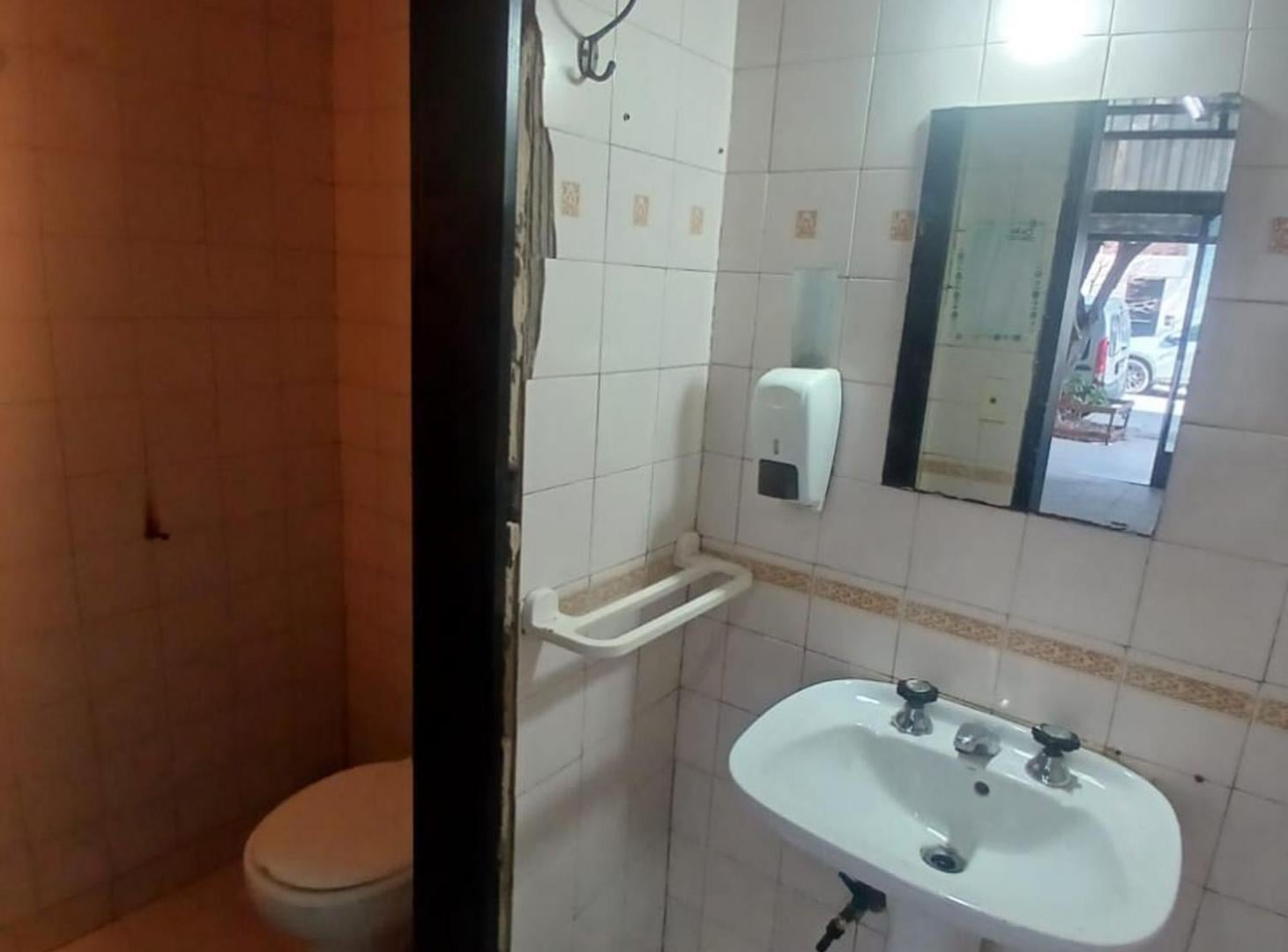 Foto de LOCAL COMERCIAL ALQUILER FLORESTA, imagen 1
