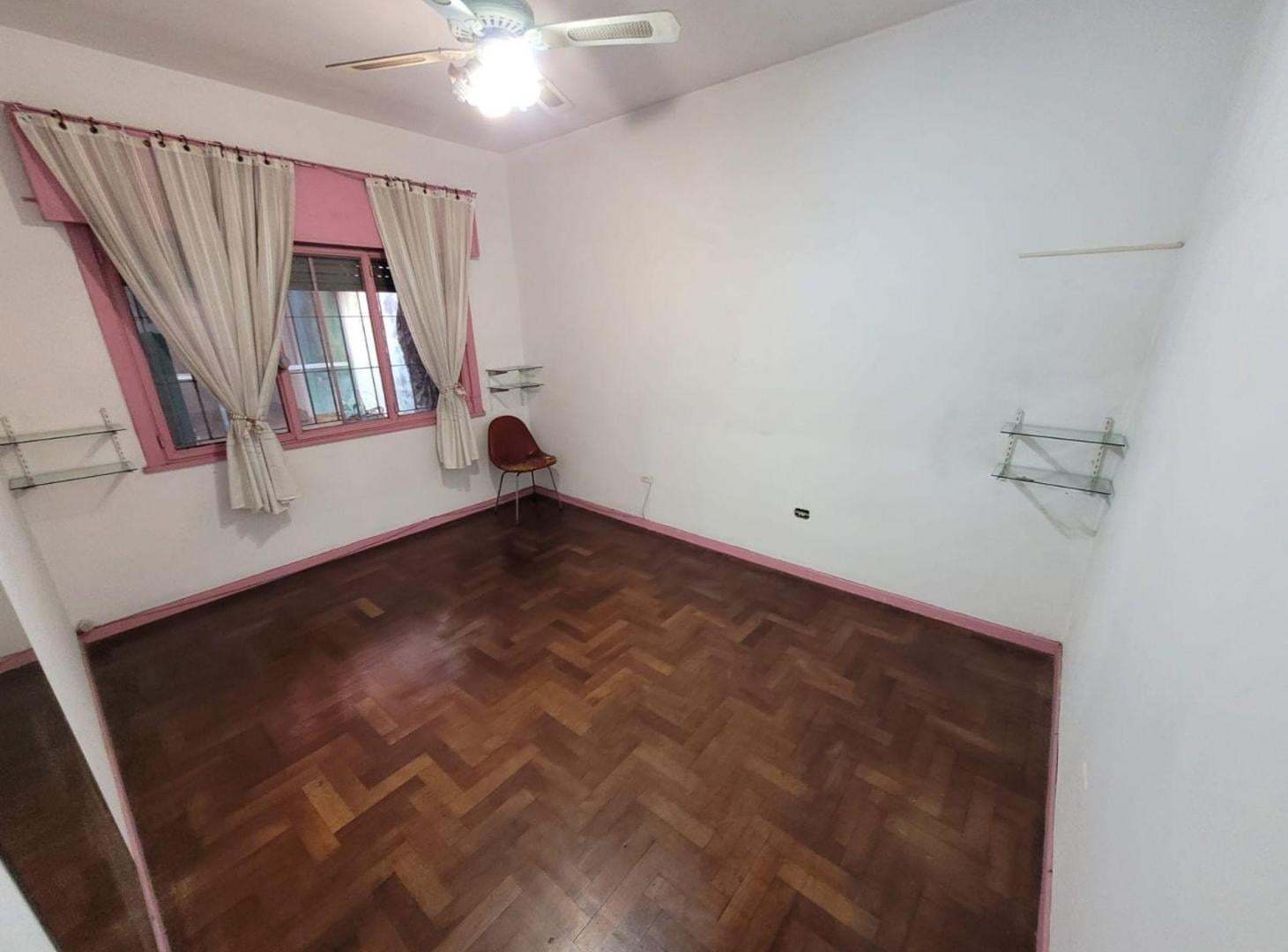 Foto de CASA 4 AMBIENTES EN VENTA EN BALLESTER CON PARQUE, imagen 3