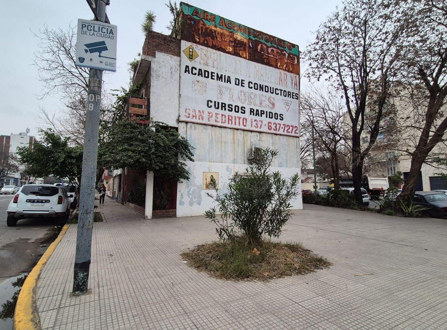 Foto de LOTE EN VENTA EN ESQUINA FLORES OPORTUNIDAD, imagen 4