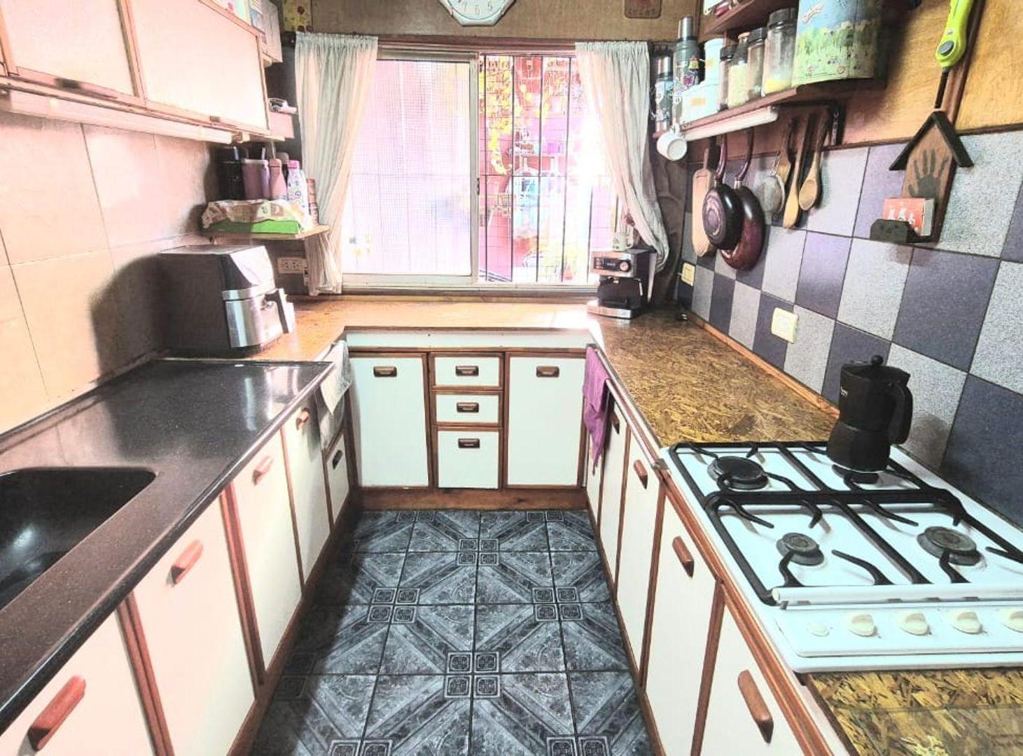 Foto de CASA EN VENTA JOSE L. SUAREZ PILETA Y PARRILLA, imagen 1
