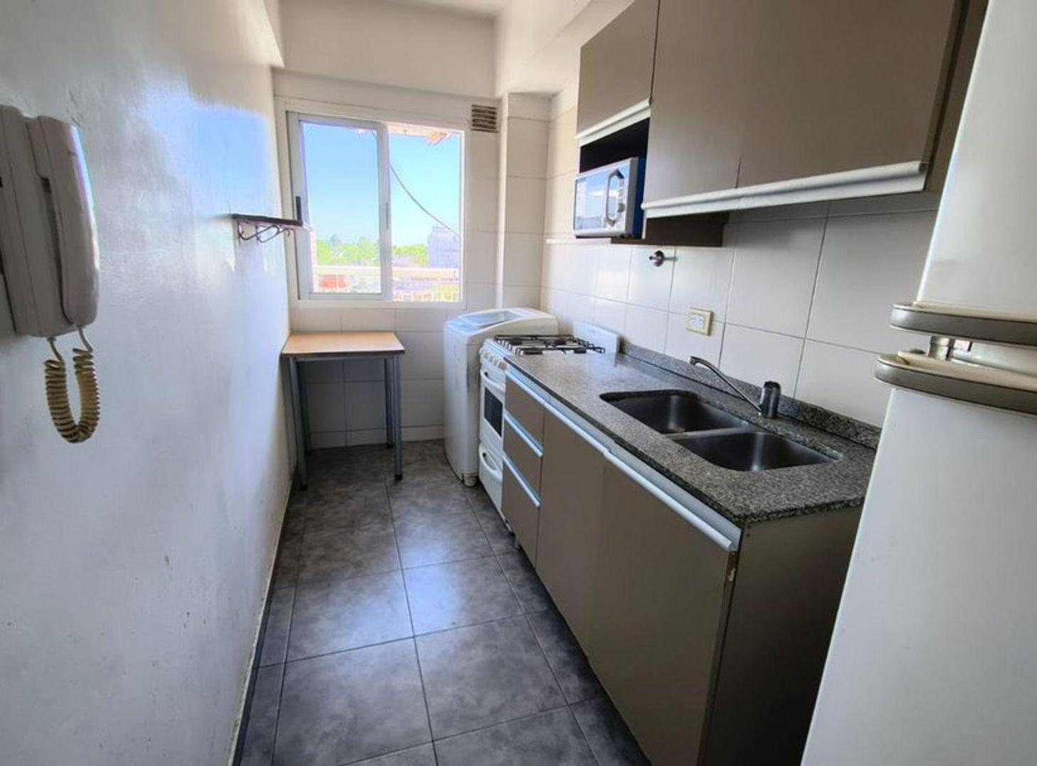 Foto de DEPARTAMENTO 2 AMB EN VENTA PARQUE CHAS LUMINOSO, imagen 2
