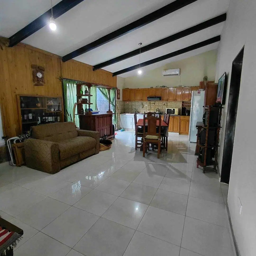 Casa En Venta con parque frente al rio. Carlos Paz 5